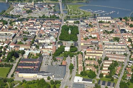 Flygfoto över centrala Vänersborg. Flygfoto.