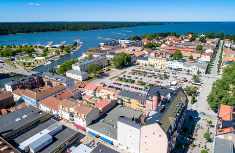 Vy över Vänersborgs centrum och Vänern