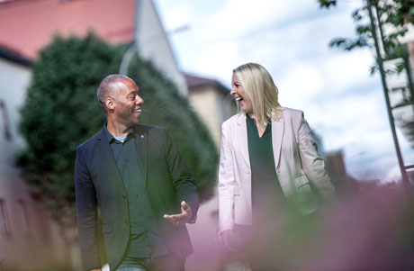 Kommundirektör Pascal Tshibanda och nya förvaltningschefen Sofia Bråberg.