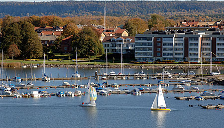  Afbeelding van boten in de baai van Vänersborg. 