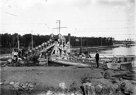 Muddringsarbete vid nya hamnkanalen ca 1916.