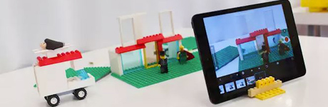 Legobil som filmas med en mobiltelefon