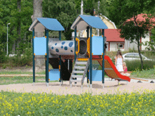 Bilden föreställer en lekplatsställning i Brinketorp
