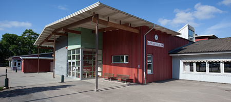 Granåsskolan är en röd enplansbyggnad