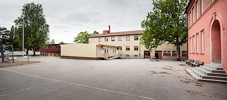På bilden visas Blåsut skola.