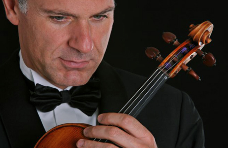 Porträttbild på violinisten Massimo Quarta