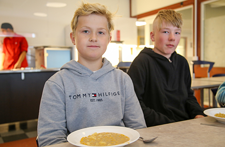 Valter Gustavsson och Hampus Björkstål går i klass 6 på Frändeskolan.