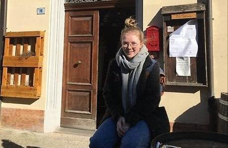 Bilden visar Julia Warström, från Restaurang- och livsmedelprogrammet, som praktiserade på en restaurang i Forlí, Italien