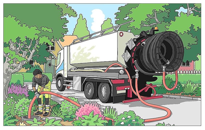 Bilden visar en renhållningsarbetare som slamsuger en brun